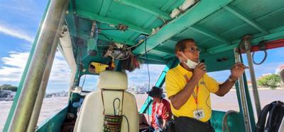 This afternoon started with a canal trip through Bangkok.  Feeding the fish was an experience.  Pretty interesting.  Lot