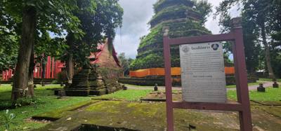 A quick stop on the way back to the resort at another Temple and to see some teak wood.