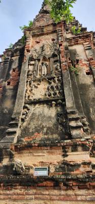 We've gone from the pretty modern temples to the ancient ones.  Losing wars means your temples get destroyed.  The heads
