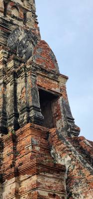 We've gone from the pretty modern temples to the ancient ones.  Losing wars means your temples get destroyed.  The heads