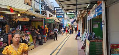We stopped at Phi Phi Don for lunch.  Great chicken.  Interesting flavors. Then walked around for a bit and got grounded