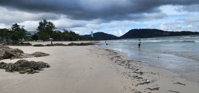 A walk along Patong Beach this morning after breakfast to get the juices flowing before heading out to Bangkok.
