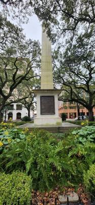 Walking tour this morning to get the juices flowing.  Savannah has so many park squares!  Chuck was very knowledgeable.